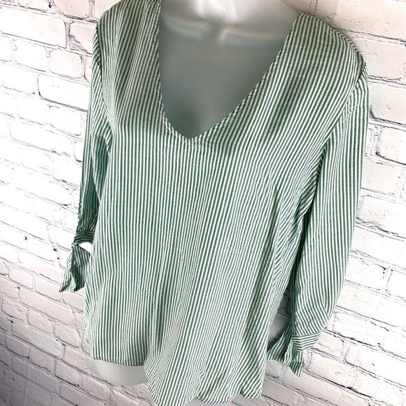 H&M L.O.G.G. Green Striped V-neck Tunic Top Size 4 - Picture 5 of 9